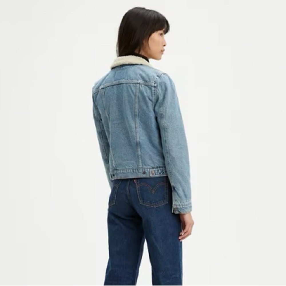 LEVIS Jean Sherpa jacket NWOT - Picture 2 of 3